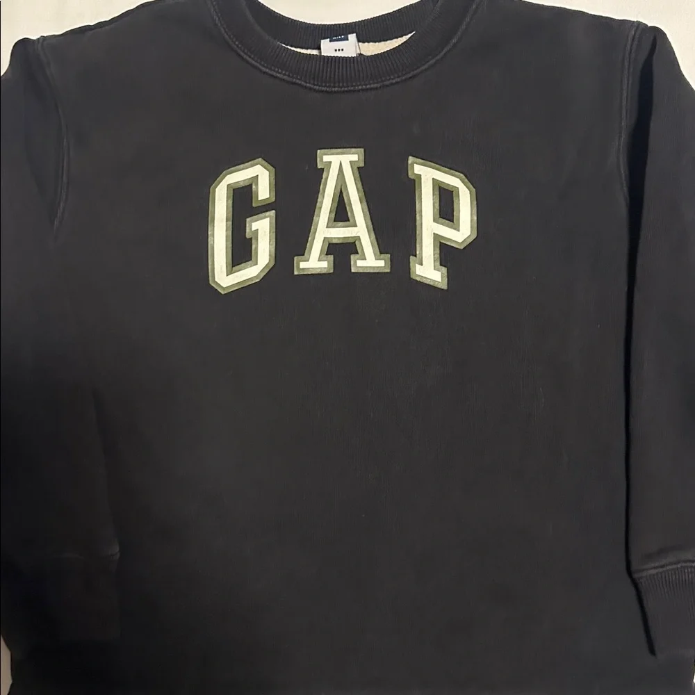 GAP Black Crewneck Sweatshirt